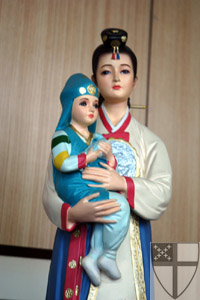 [Statue of Madonna and chi...]