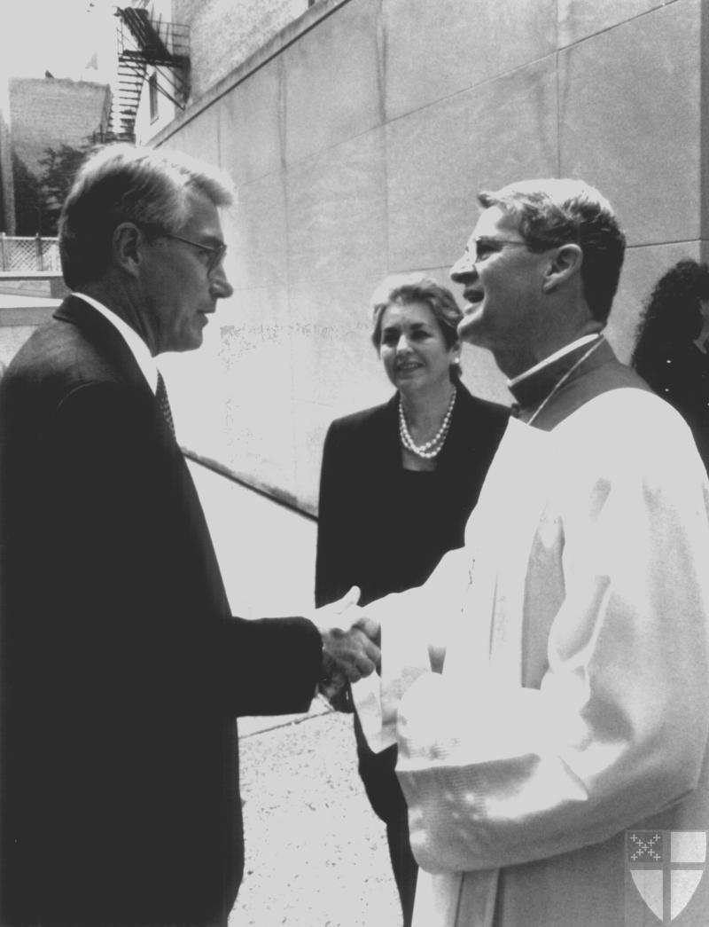 [Episcopalians Join in Mou...]