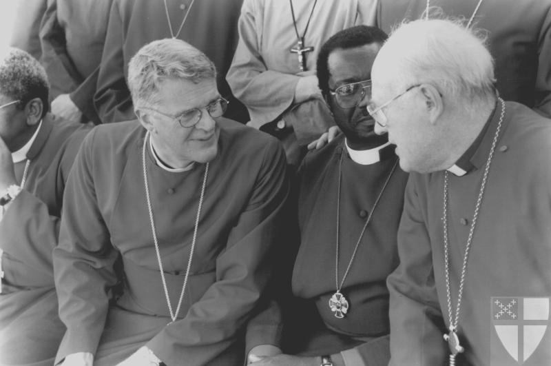 [Bishops pose for historic...]
